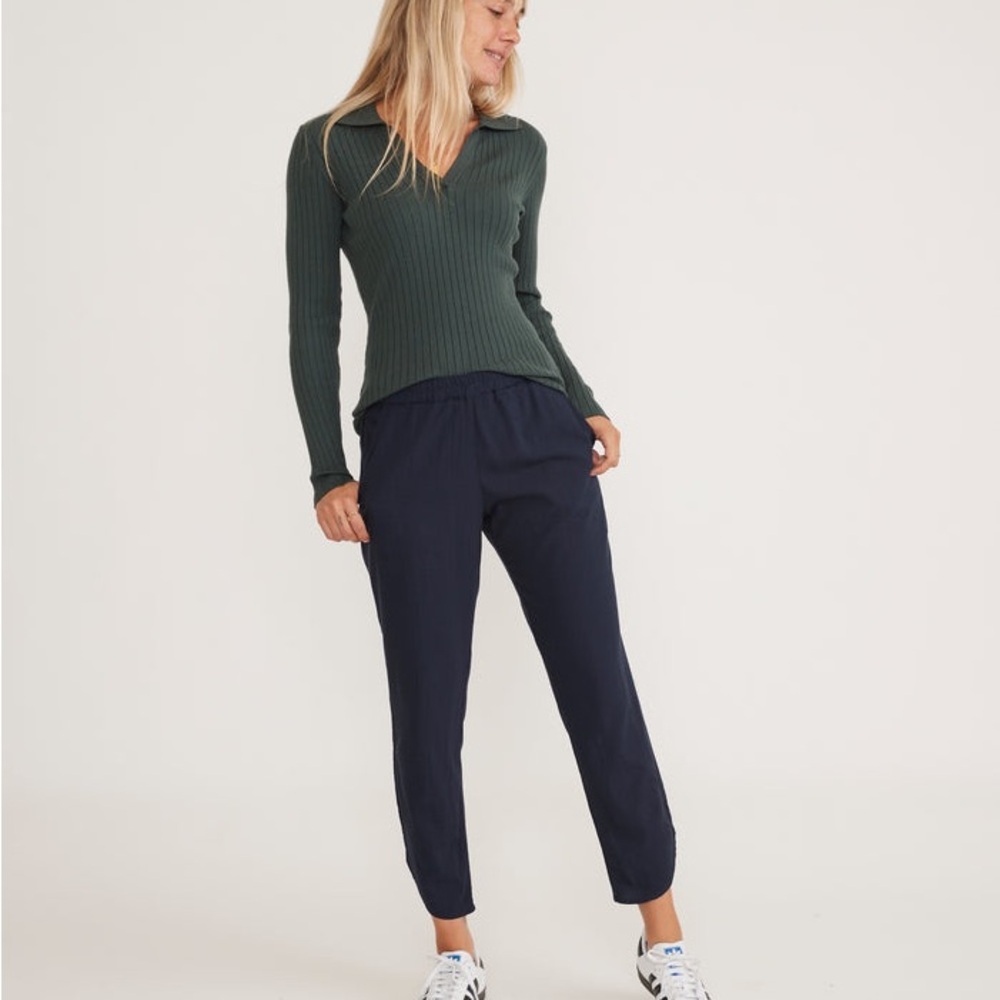 Marine Layer’s the classic Allison pant. Navy blue size small NWT